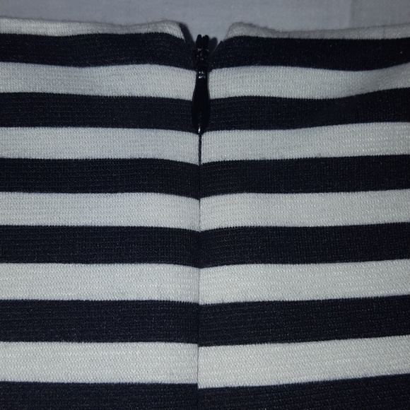 Striped 3/4 sleeve Dress - Picture 5 of 8